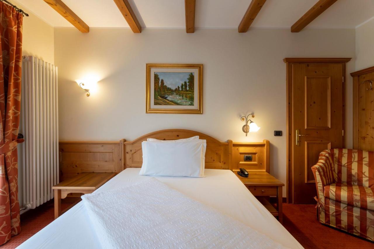 Hotel Lido - Slow & Natural Living Molveno Kültér fotó