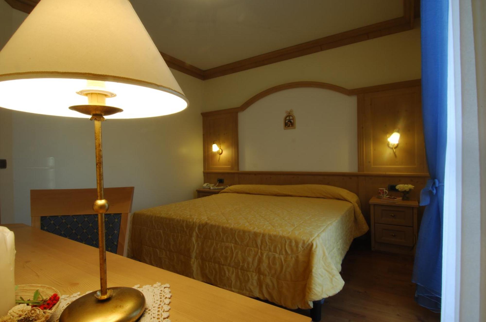 Hotel Lido - Slow & Natural Living Molveno Kültér fotó