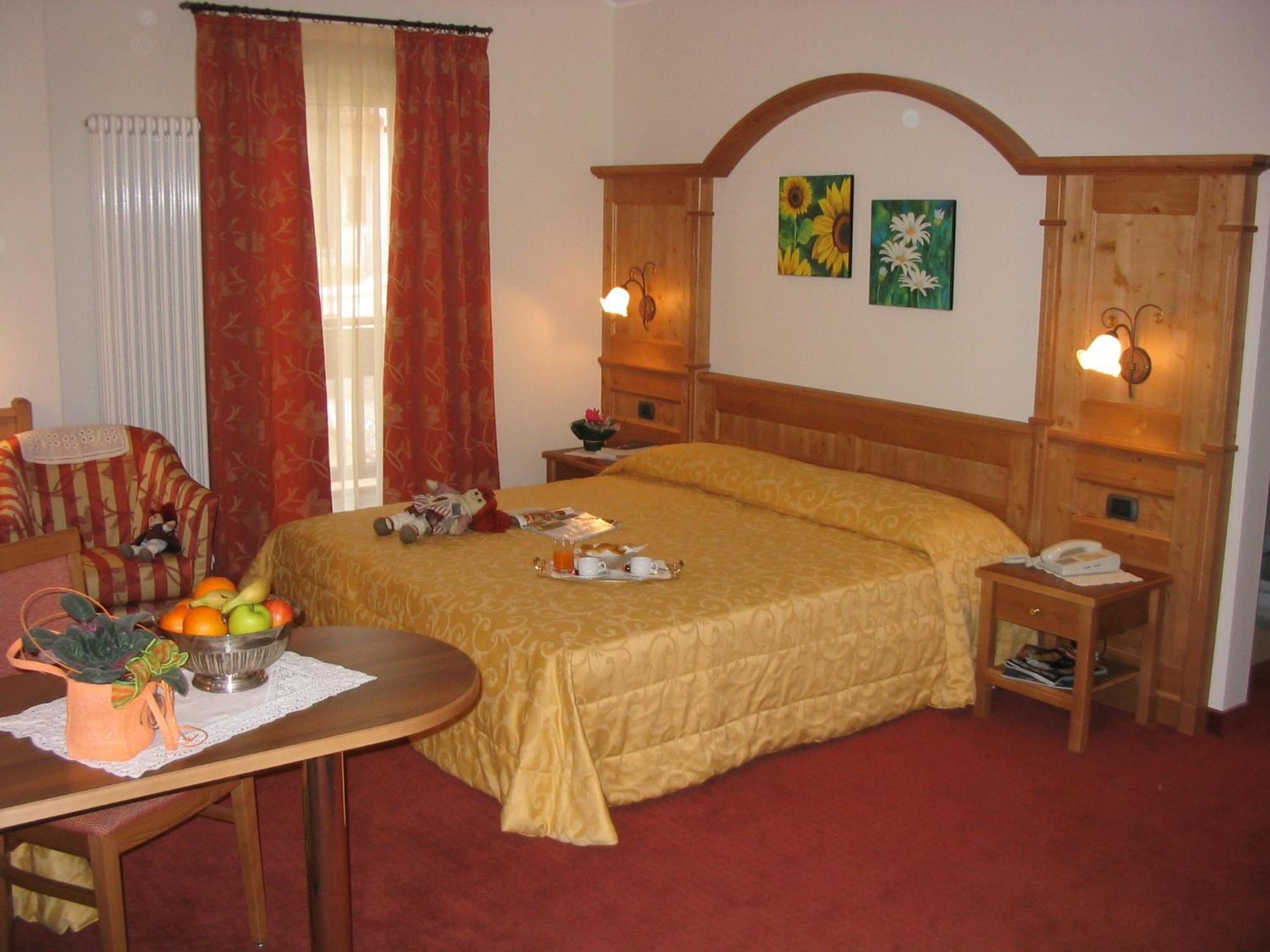 Hotel Lido - Slow & Natural Living Molveno Kültér fotó