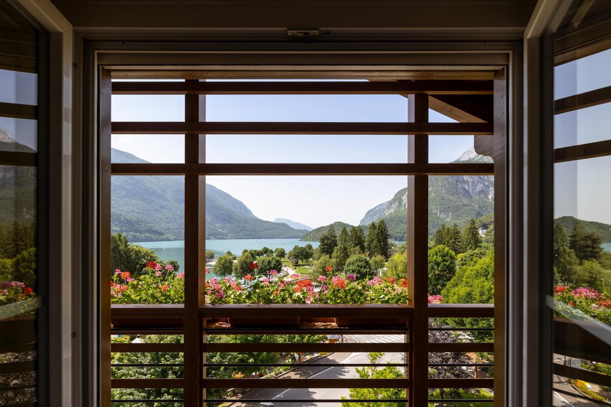 Hotel Lido - Slow & Natural Living Molveno Kültér fotó